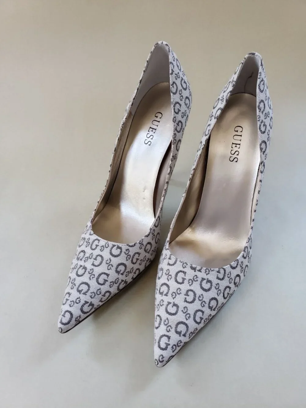 NIB GUESS Torance PUMPS heels G-logo 8.5 brown canvas shoes vintage